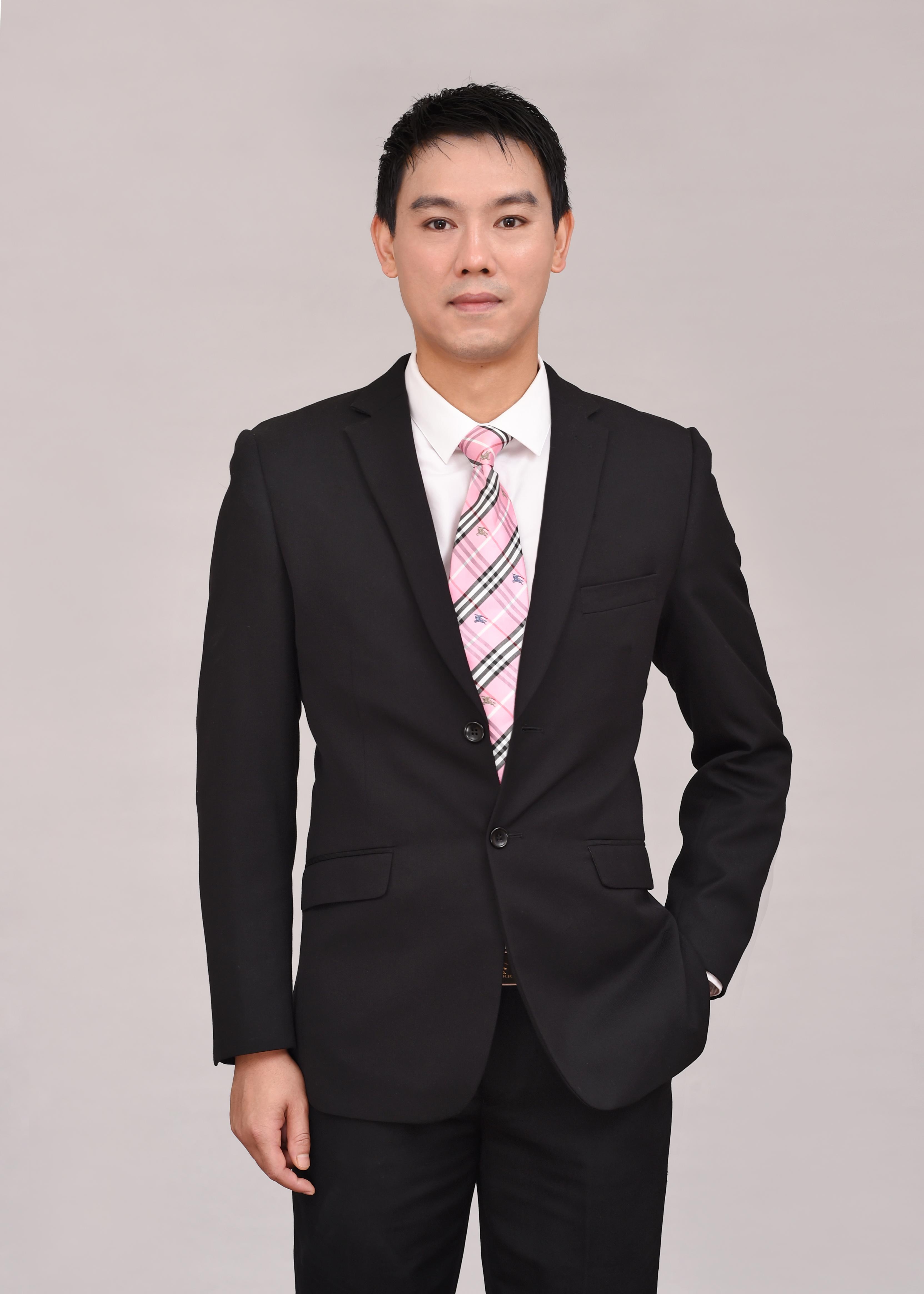 饶刚包装与印刷设计负责人